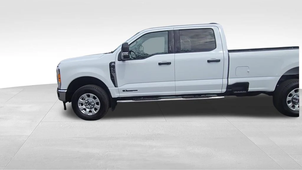 Used 2023 White Ford XLT image 4