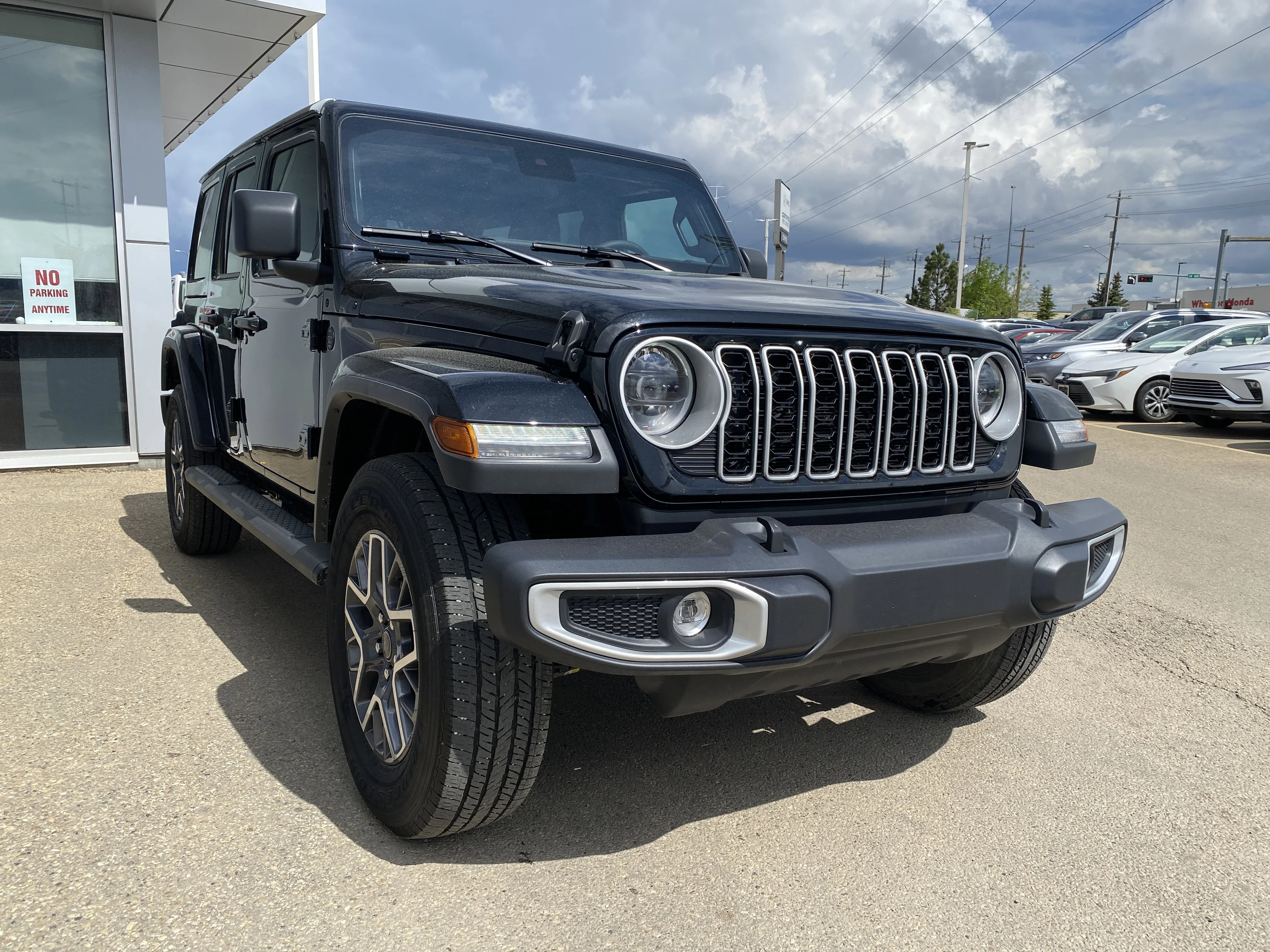 Used 2025 Black Jeep Sahara 4 Door 4x4 * 3.6L V6 * REMOTE STARTER * ADAPTIVE CRUISE * image 6