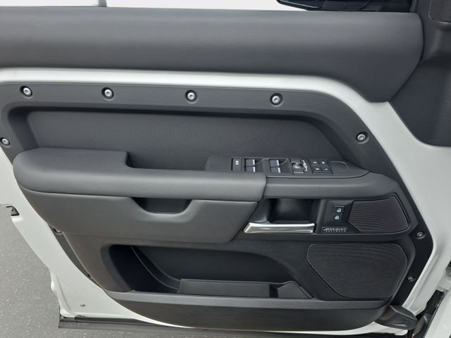 Certified Used 2025 White Land Rover X-Dynamic SE image 29
