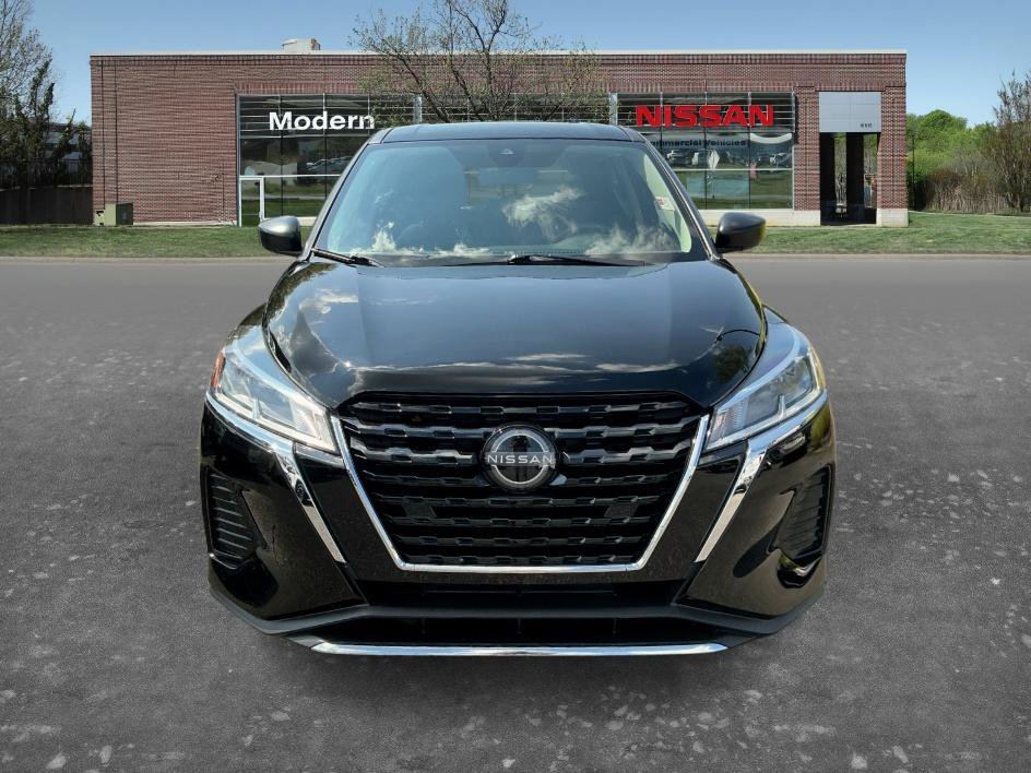 Certified Used 2025 Super Black Nissan S image 6