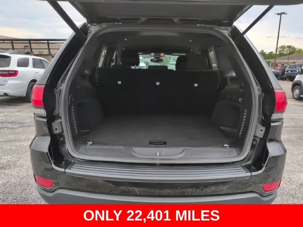 Used 2020 Black Jeep Laredo image 7