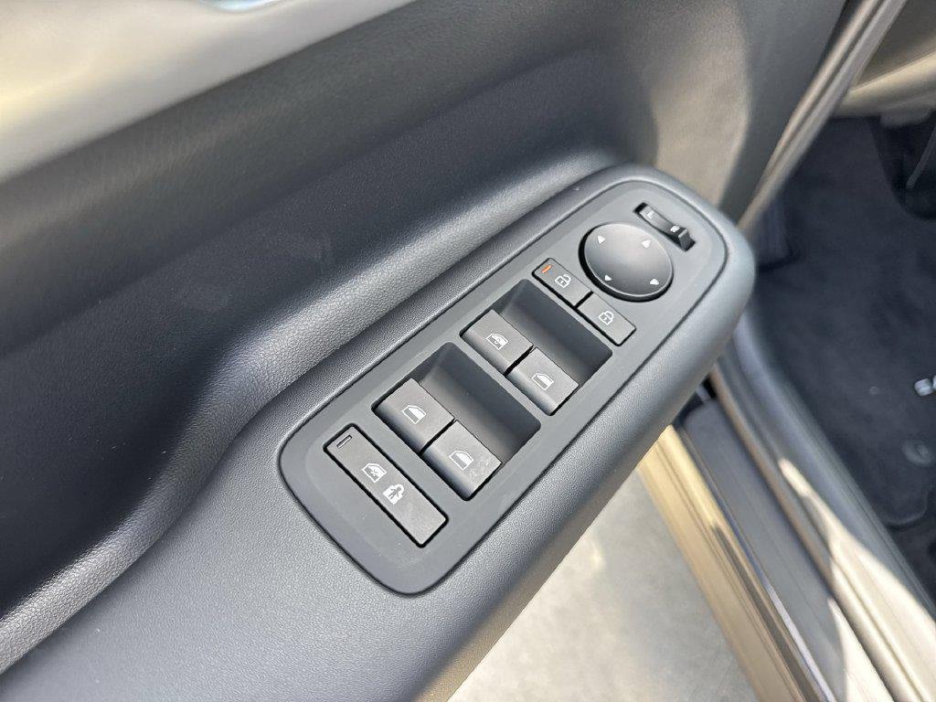 New 2027 Phantom Black Hyundai SE FWD image 15