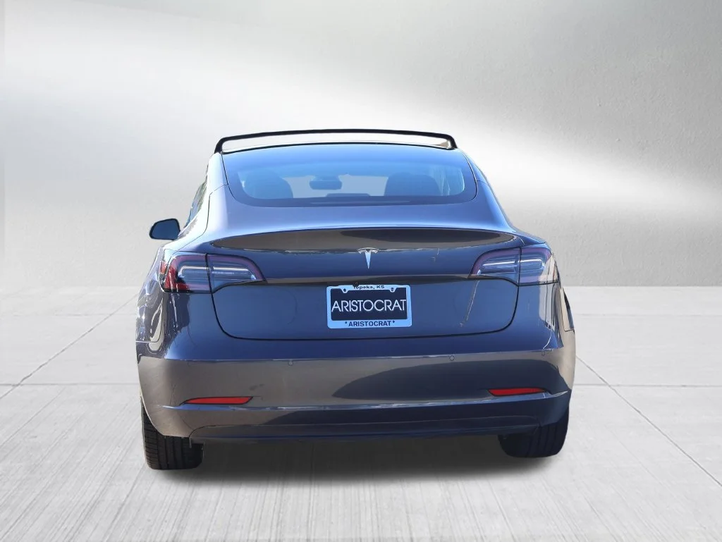 Used 2018  Tesla  image 32