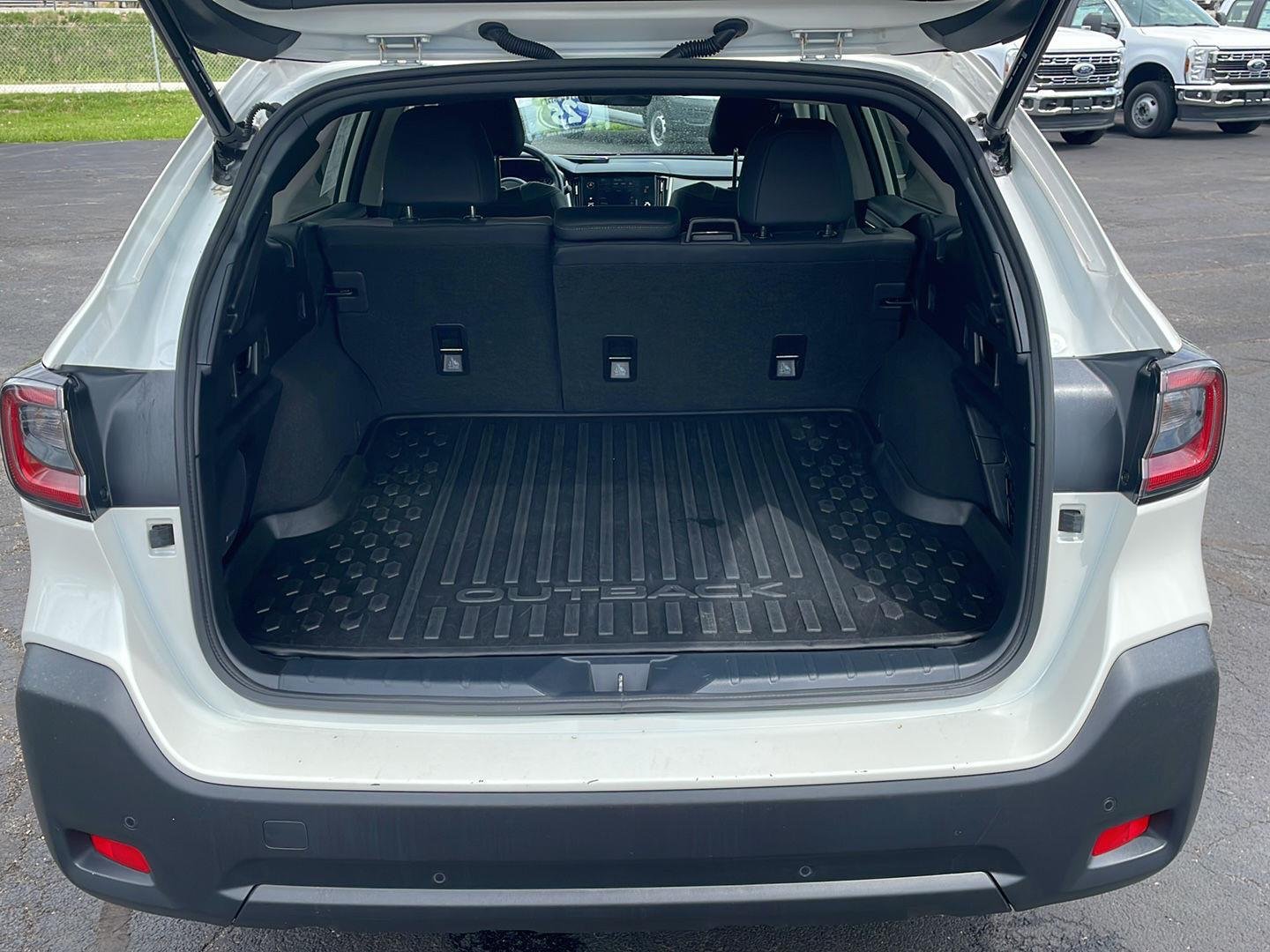 Used 2025 Crystal White Pearl Subaru Onyx Edition image 30