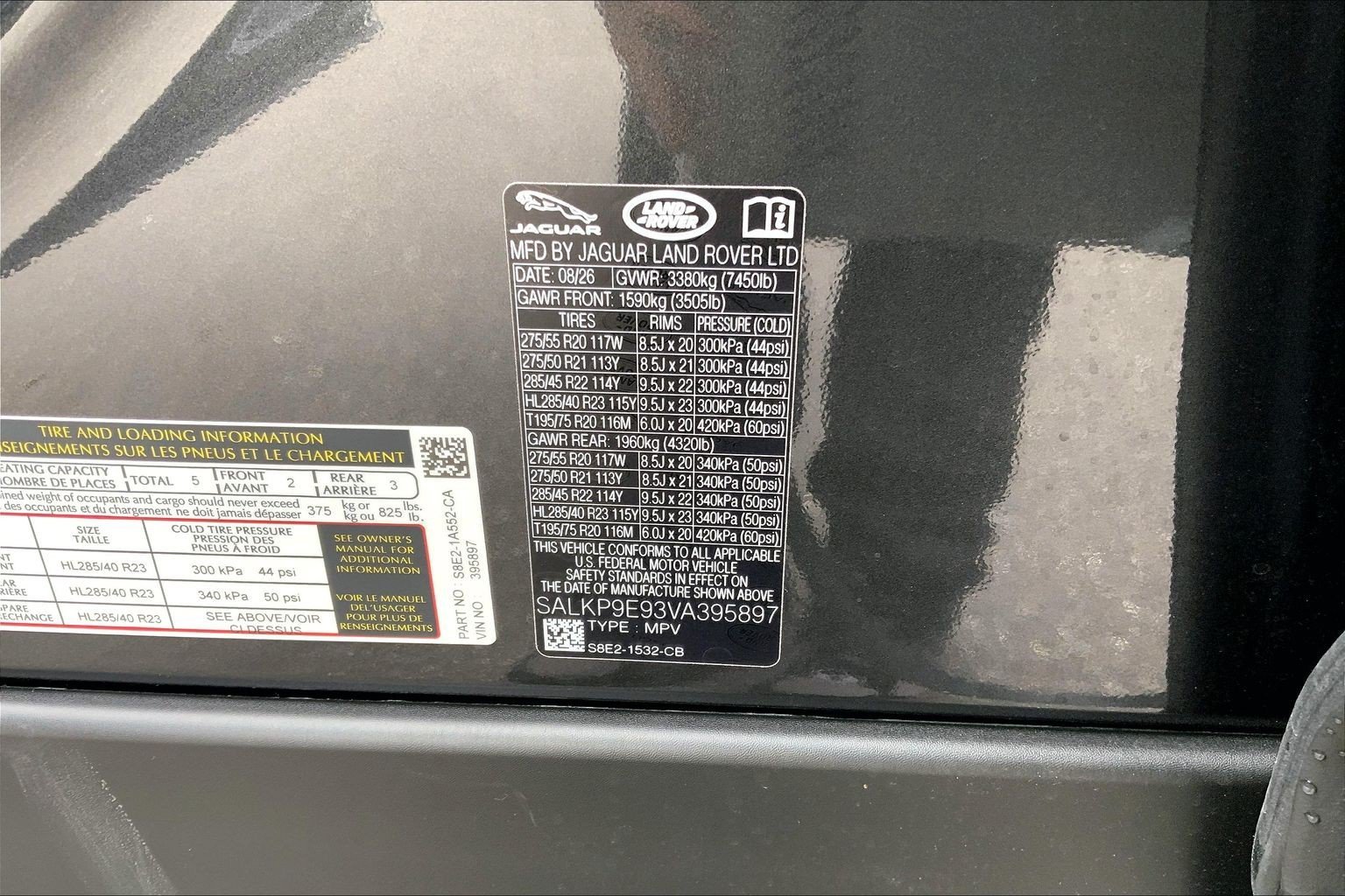 New 2027 Carpathian Grey Land Rover SE image 18