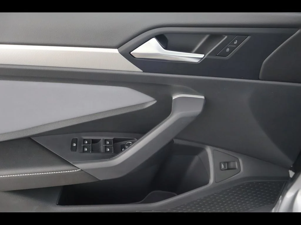 New 2025 Silver Volkswagen 1.5T SE image 30