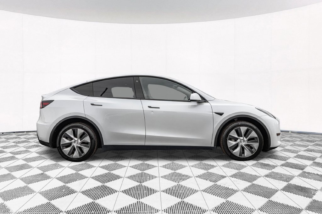 Used 2023  Tesla Long Range image 10