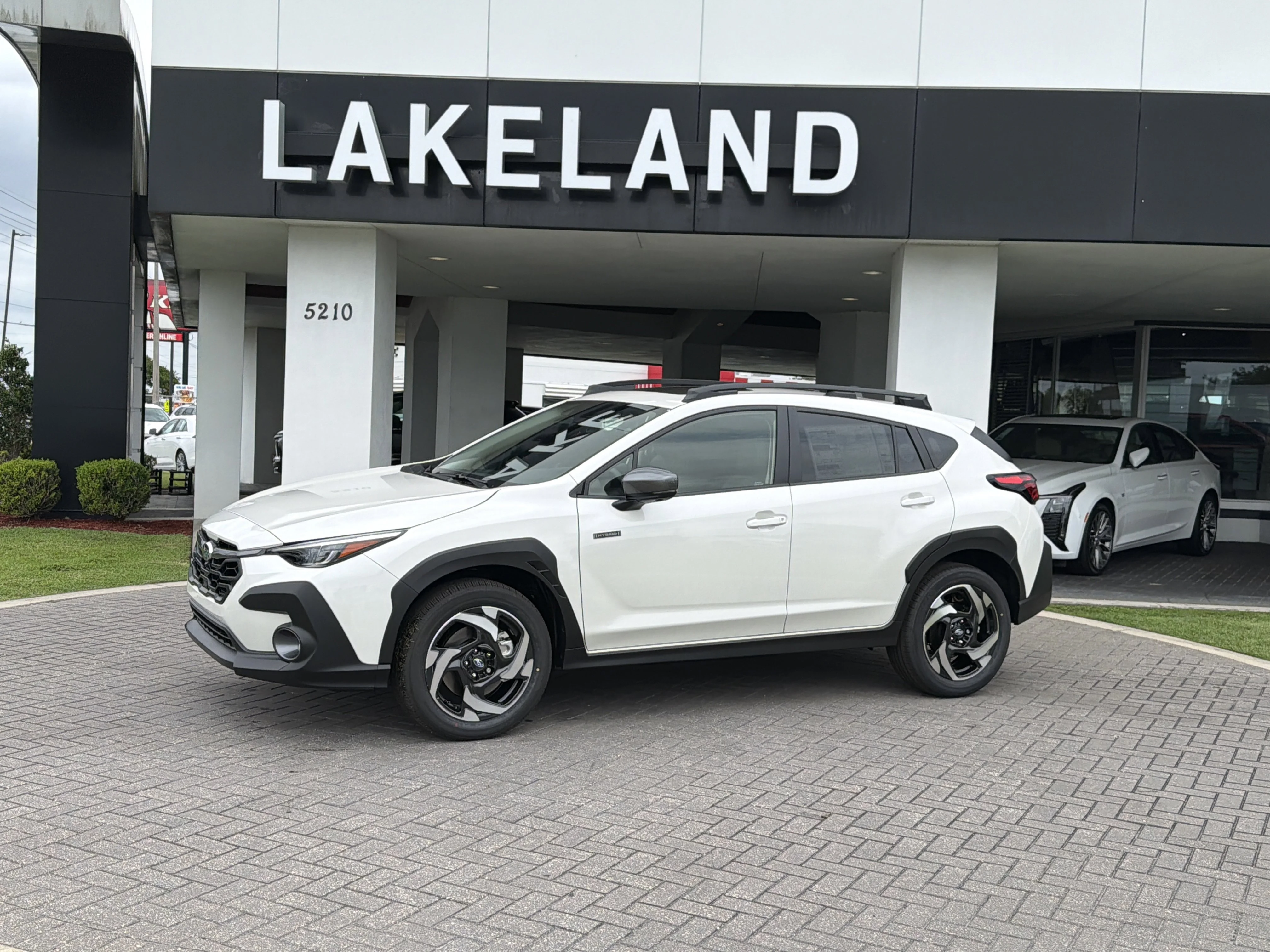 New 2026 CRYSTAL WHITE PEARL Subaru Limited Hybrid image 2