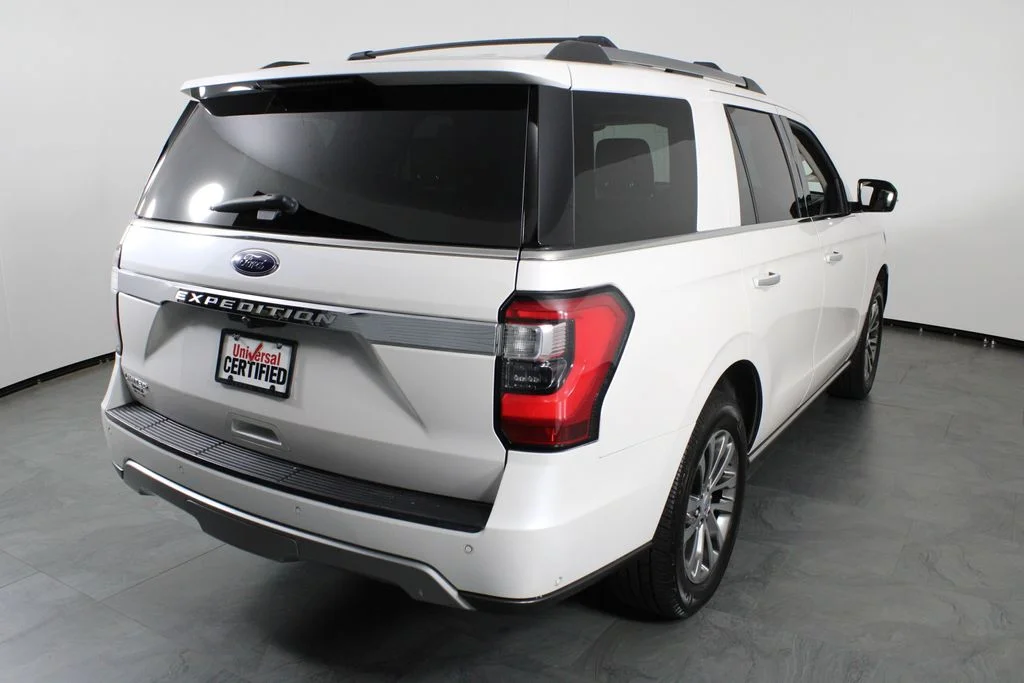 Used 2018 White Ford Limited image 3