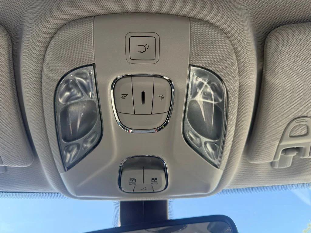 Certified Used 2018 Silver Jeep Limited image 27