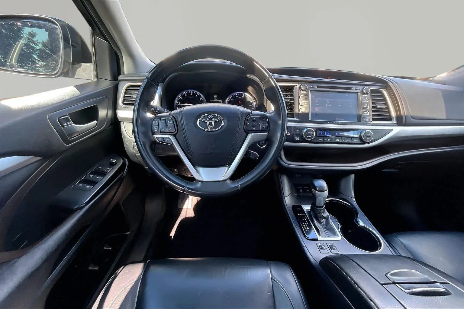 Used 2016 Shoreline Blue Pearl Toyota XLE image 6