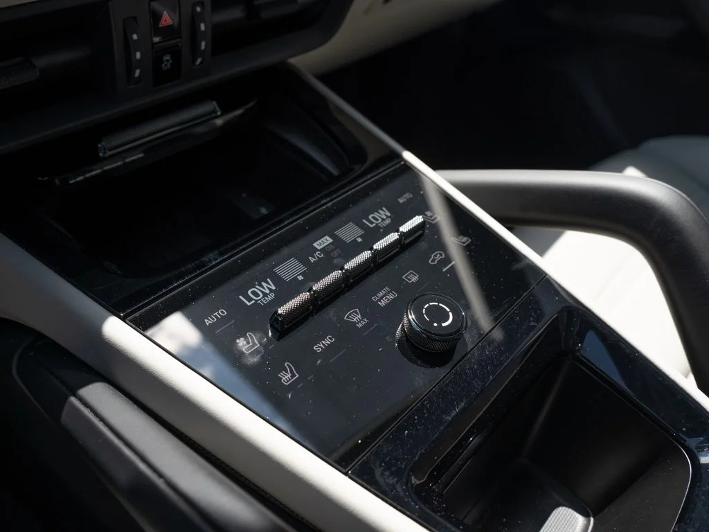 Used 2025 White Porsche Base image 26