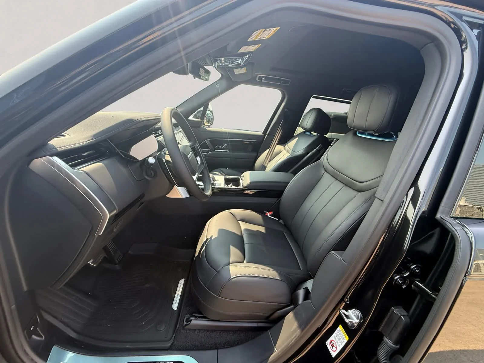 New 2026 Santorini Black Land Rover P530 LWB 7 Seat image 9