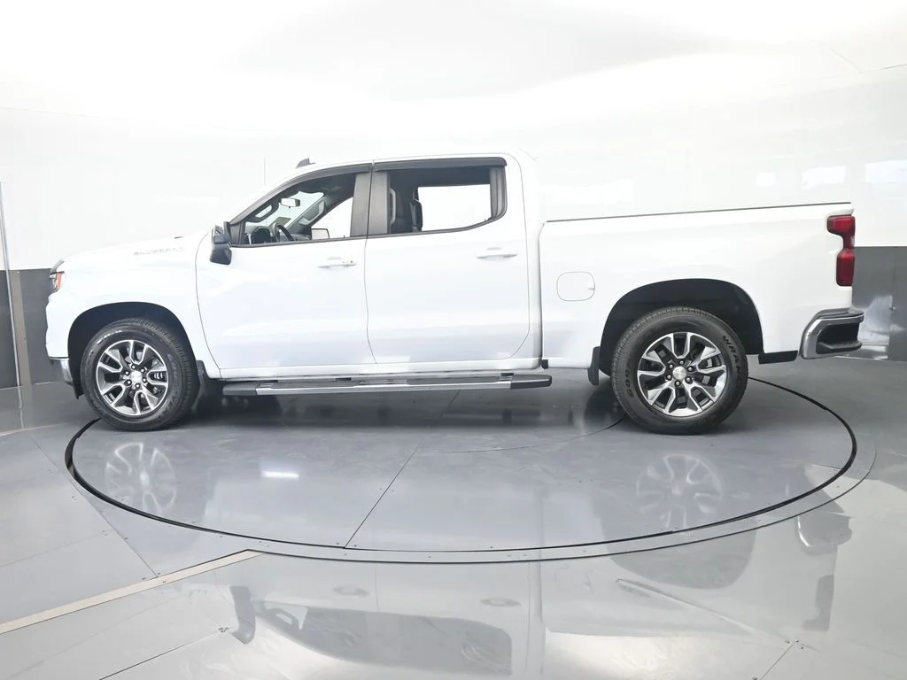 Used 2022 Summit White Chevrolet LT image 2