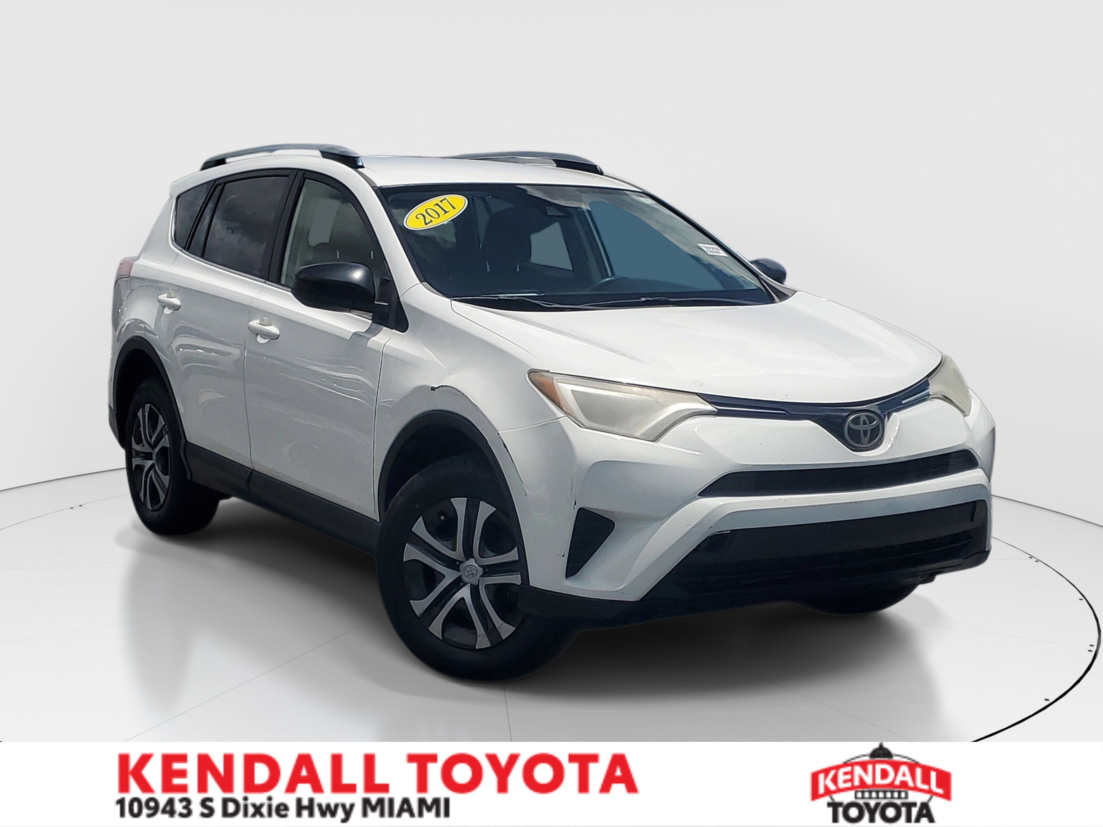 2017 Toyota RAV4 LE's photo