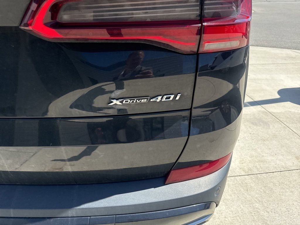 Used 2019 Black Sapphire Metallic BMW xDrive40i image 6