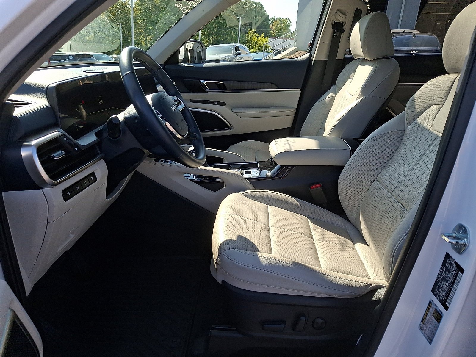 Used 2024 Glacial White Pearl Kia EX image 12