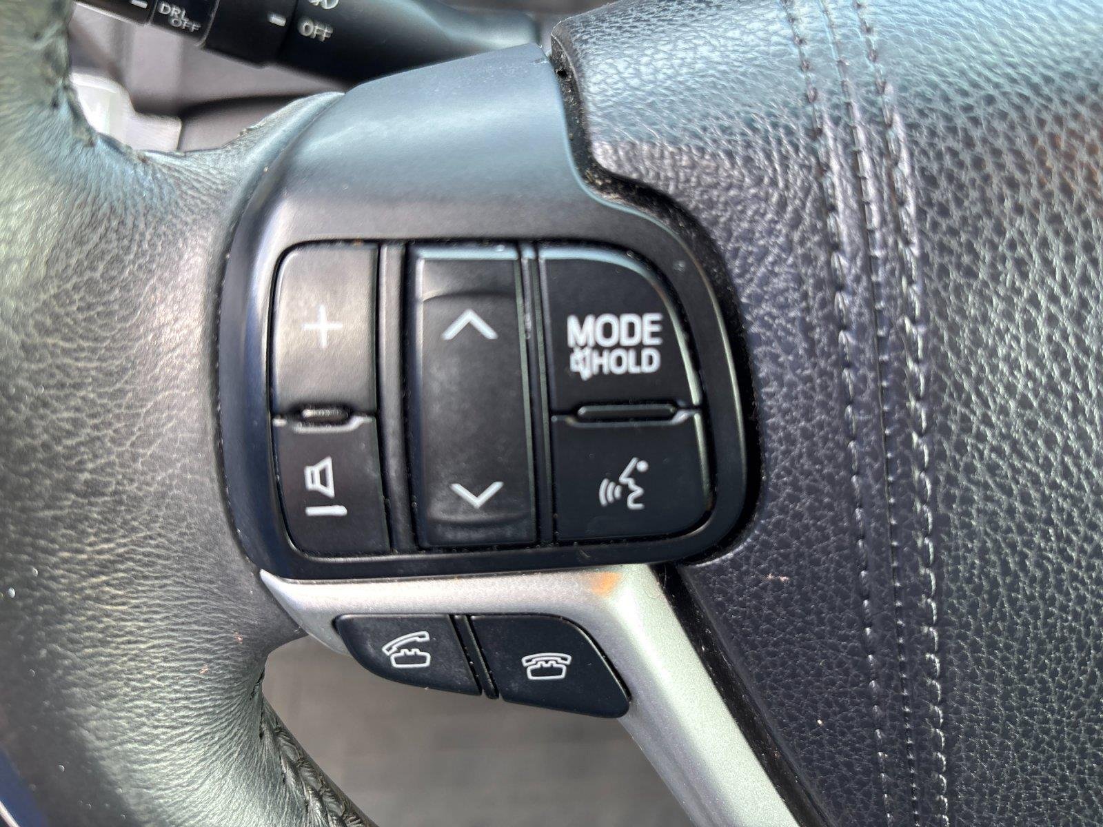 Used 2016 Midnight Black Metallic Toyota SE image 18