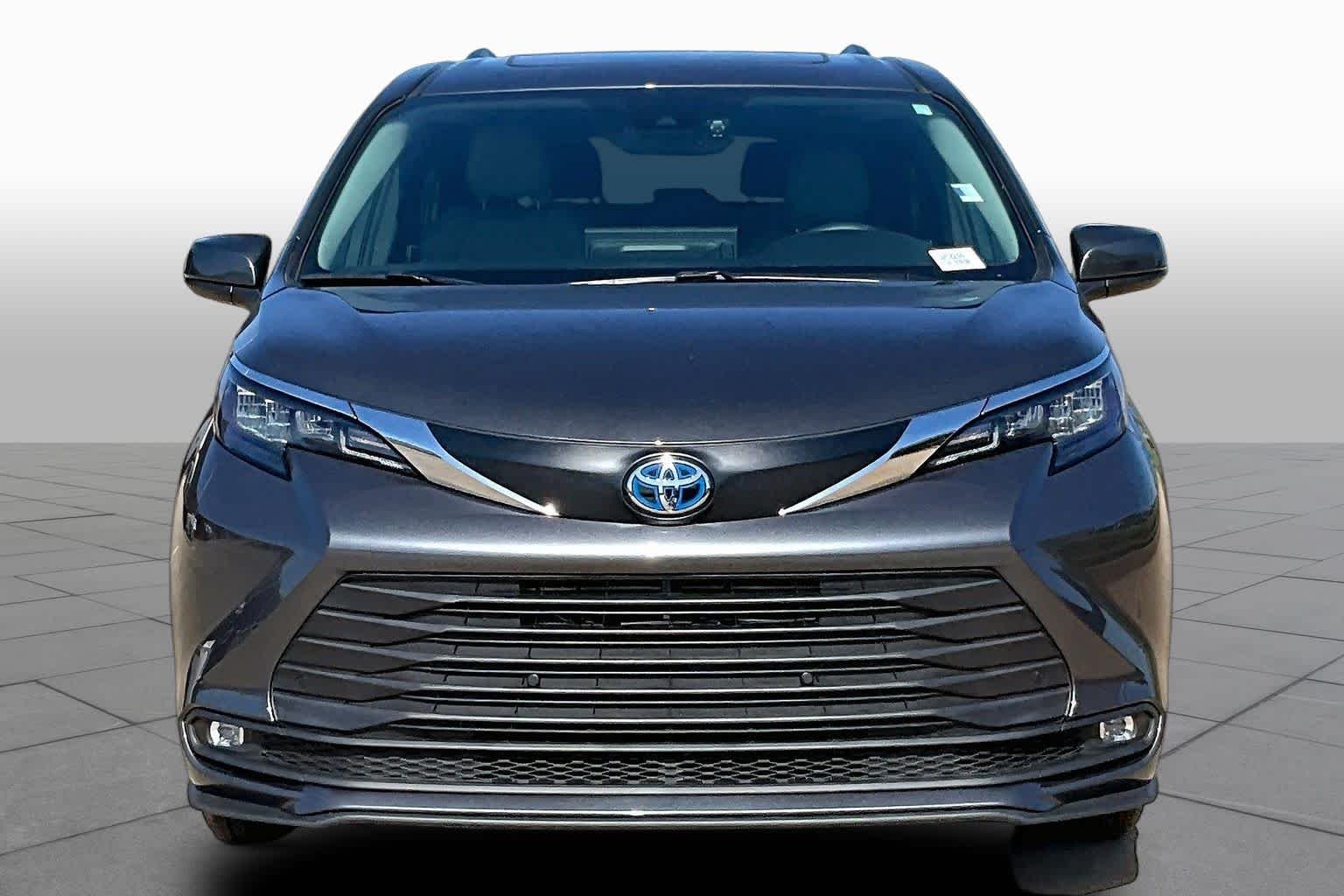 Used 2025 MAGNETIC GRAY METALLIC Toyota XLE Autono-MaaS image 4