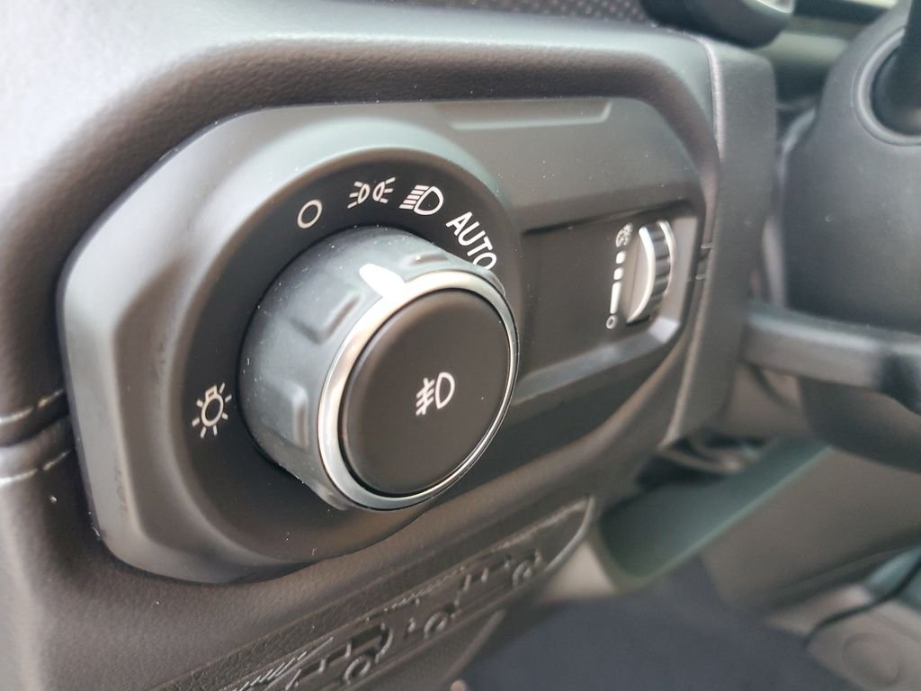 New 2026 Granite Crystal Metallic Clearcoat Jeep Rubicon X image 23