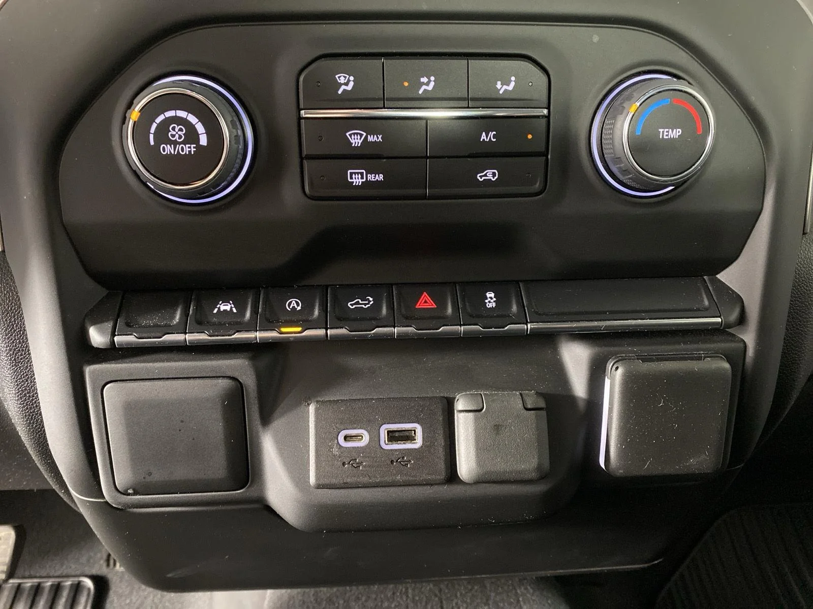 Used 2022 Silver Ice Metallic Chevrolet Custom image 18