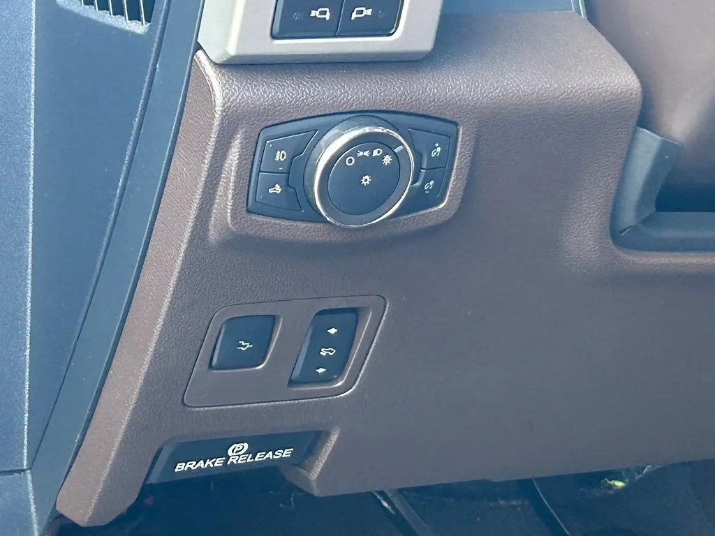 Used 2022 Blue Metallic Ford King Ranch image 41