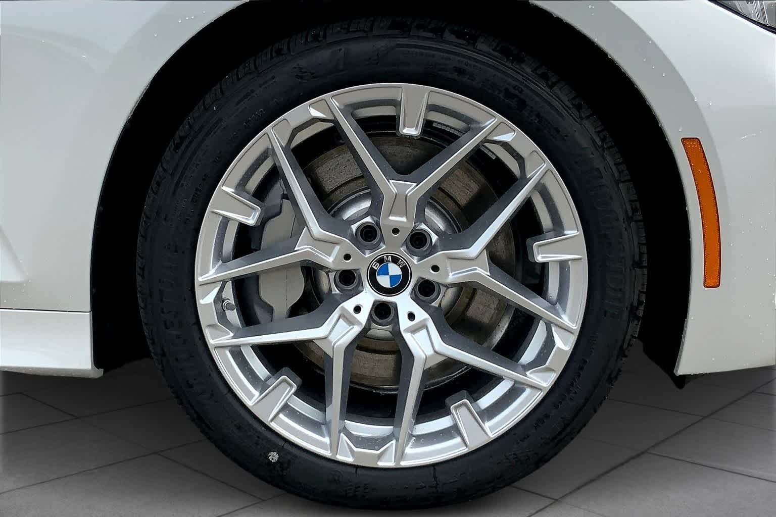 2025 BMW 3 Series 330i - Photo 11