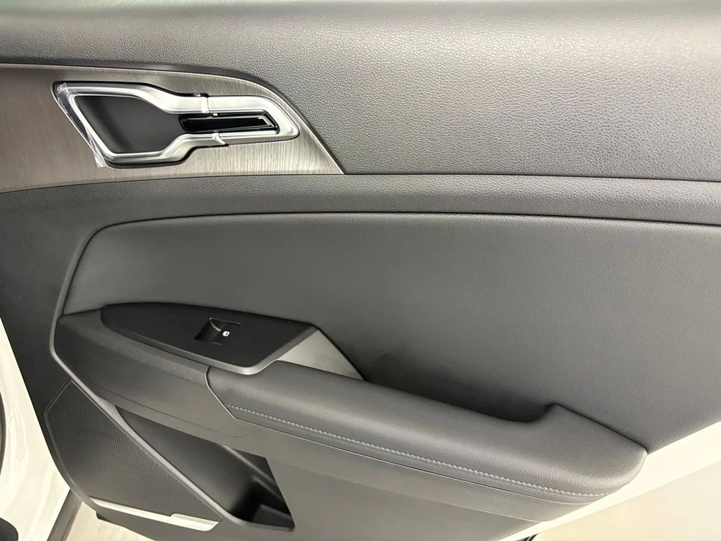 New 2027 White Kia X-Line image 40