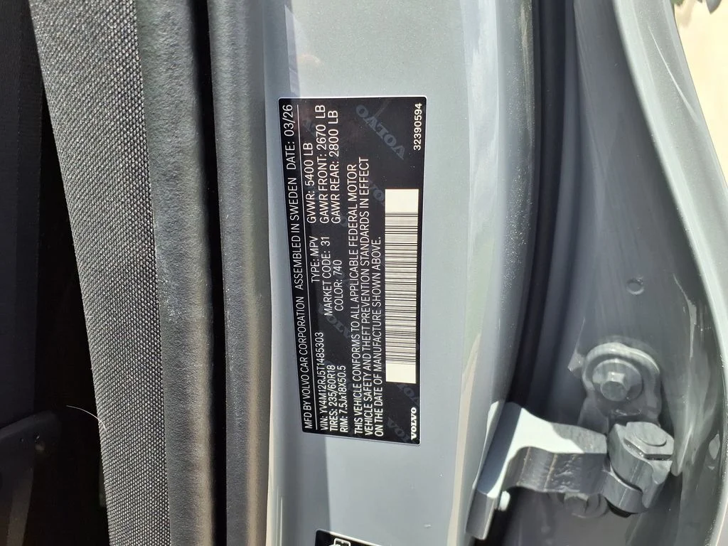 New 2026 Gray Volvo B5 Core image 32