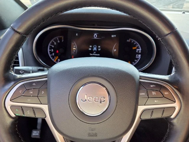 Used 2022 Black Jeep Laredo E image 23