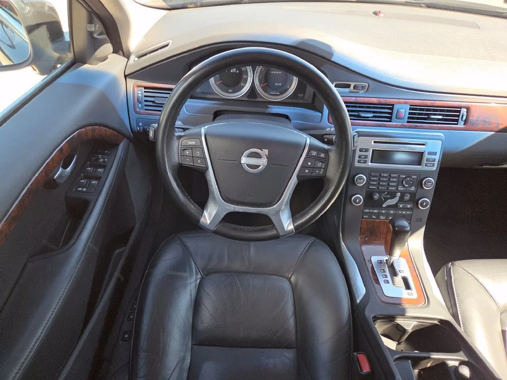 Used 2011 Caspian Blue Metallic Volvo 3.0T image 4
