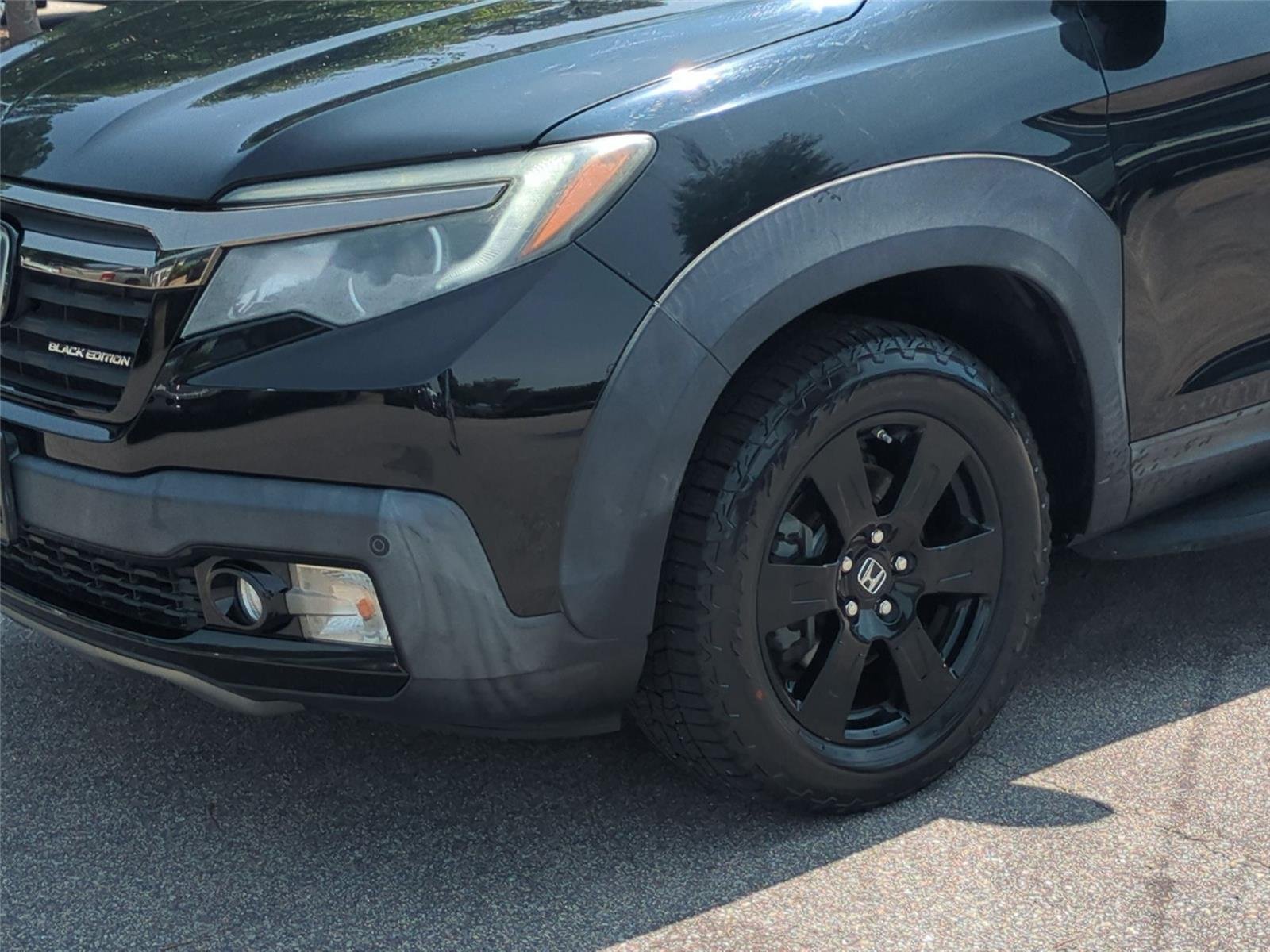 Used 2017 Crystal Black Pearl Honda Black Edition image 9