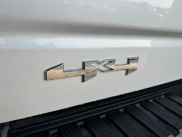 Used 2025 White Frost Tricoat GMC Denali image 34