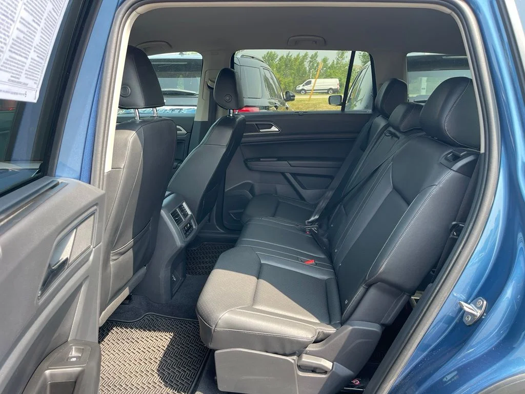 Used 2019 Pacific Blue Metallic Volkswagen 3.6L V6 SE image 28