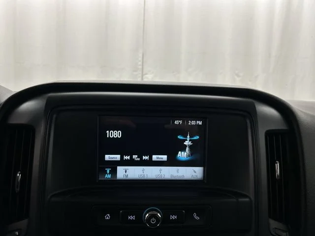 Used 2018 SUMMIT WHITE Chevrolet Custom image 9