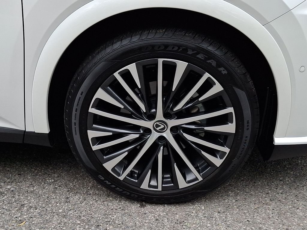 Used 2024 White Lexus 350 Premium Plus image 8