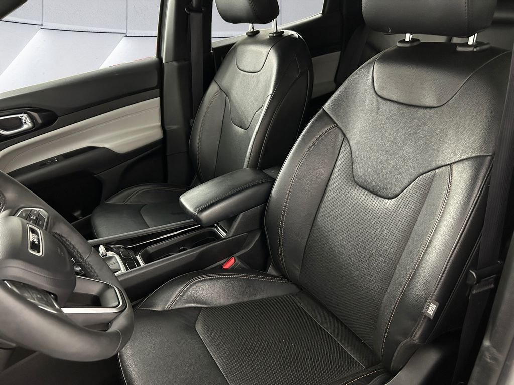 Used 2023 Gray Jeep Limited image 8