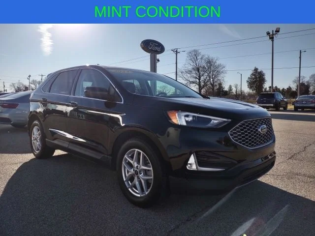 Used 2024 Black Metallic Ford SEL image 7