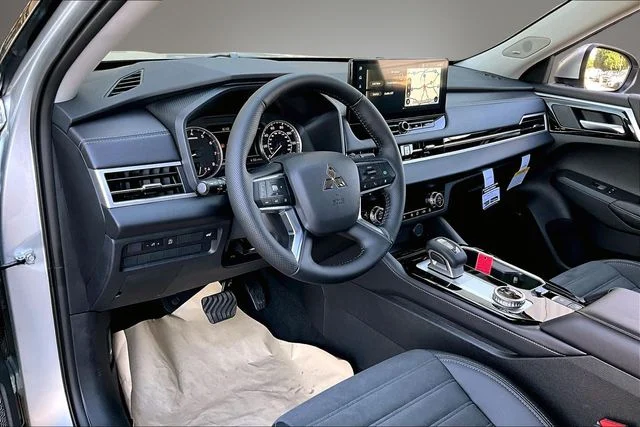 New 2026 Silver Mitsubishi SE image 7