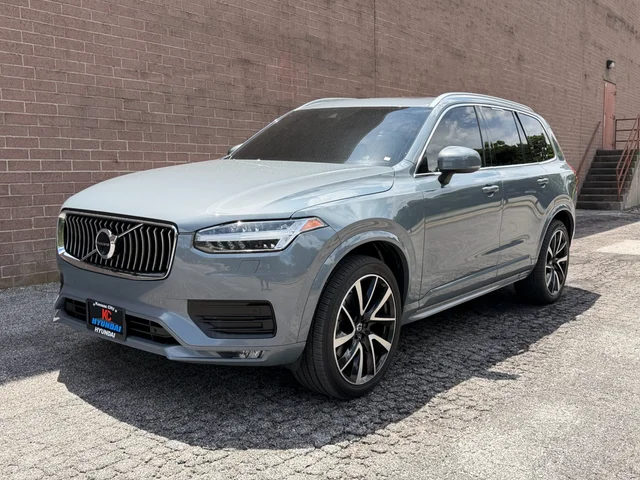 2022 Volvo XC90 T6; 7-seat Momentum