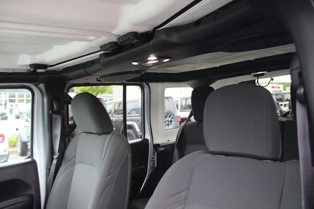 Used 2023 Silver Jeep Sport S image 18