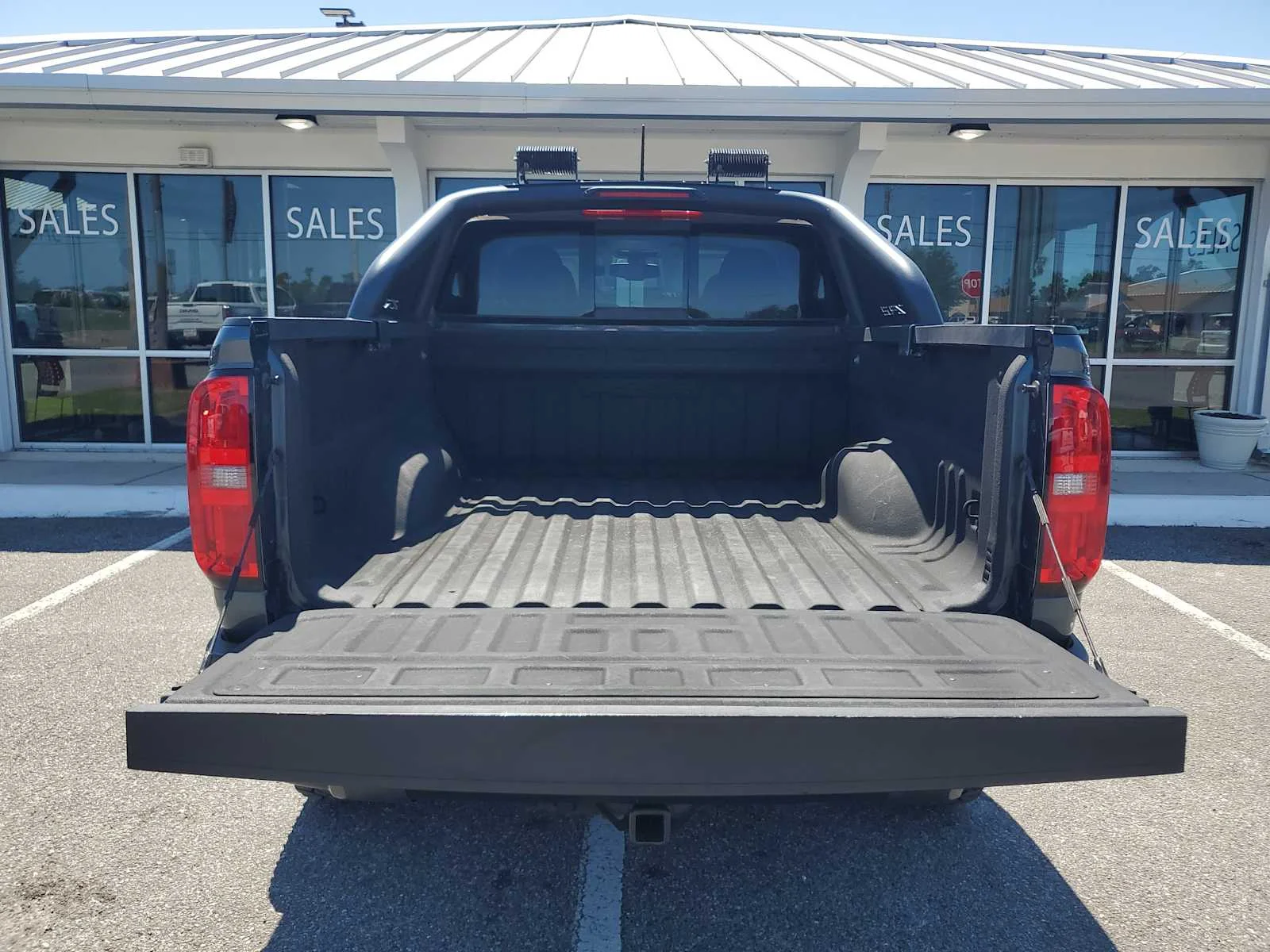 Used 2019 SHADOW GRAY METALLIC Chevrolet 4WD ZR2 image 6