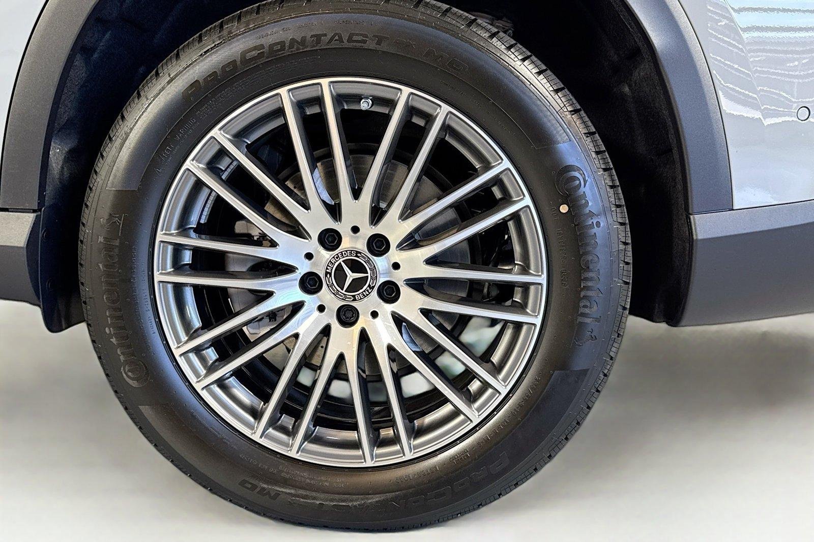 New 2026 Manufaktur Alpine Grey Mercedes-Benz GLC 300 image 29