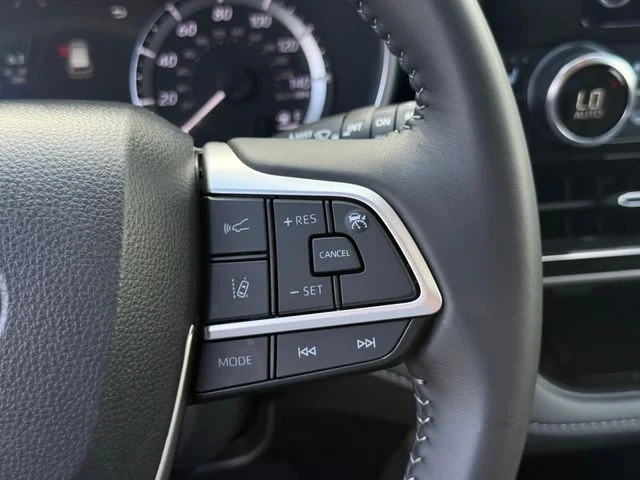Certified Used 2025  Toyota XLE image 17