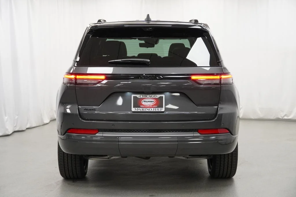 New 2026 Baltic Gray Metallic Clear-Coat Exterior Paint Jeep Limited Reserve image 10