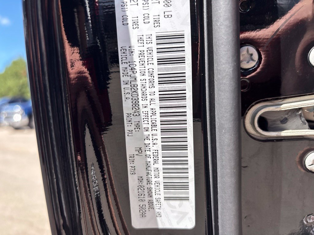 Used 2019 Black Jeep Latitude Plus image 10