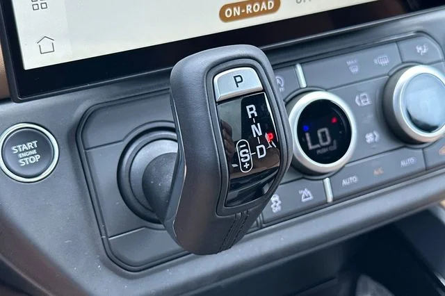 New 2026 Woolstone Green Land Rover X-Dynamic SE image 20