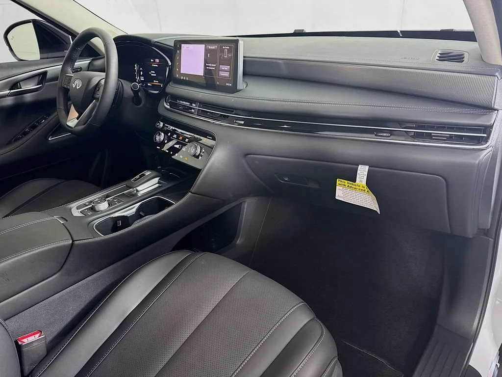 Certified Used 2026 White INFINITI LUXE image 39