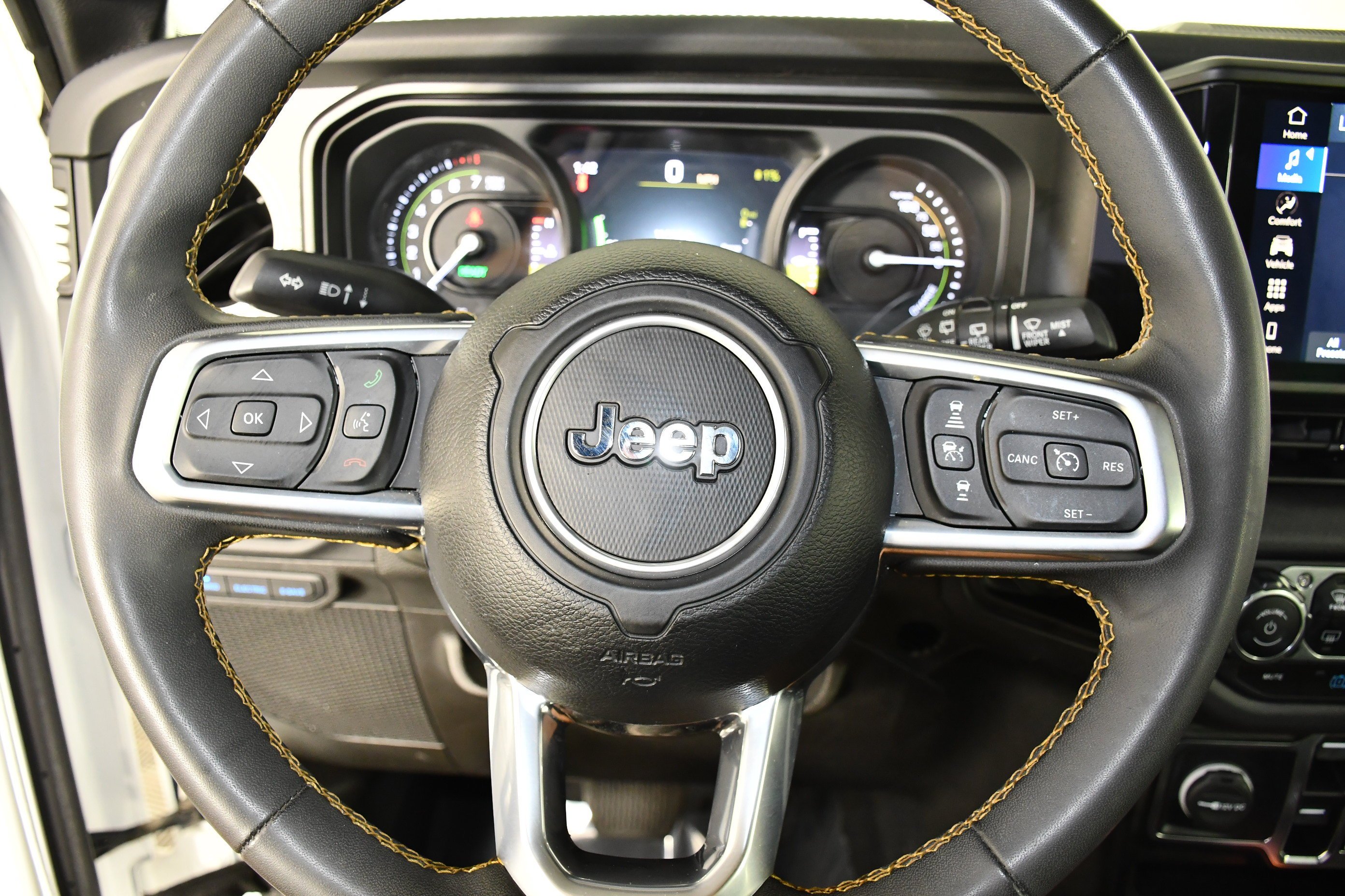 Used 2024 Bright White Clearcoat Jeep Sahara image 19