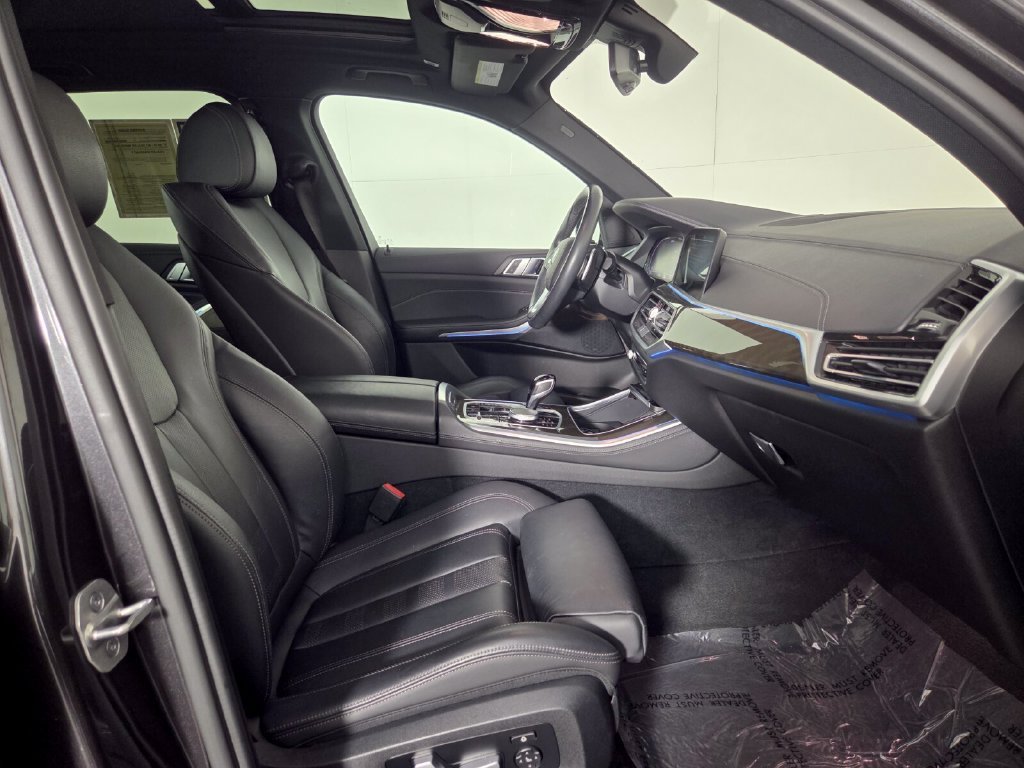 Certified Used 2022 Dark Graphite Metallic BMW xDrive45e image 32